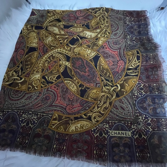 Chanel Silk/Wool Blend scarf - Picture 3 of 16